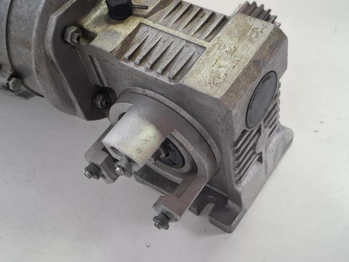 Gebraucht Winkelgetriebemotor, 2800/280/min, I=10:1, 0,55KW, 220/380V, S 40 N, Langguth, gebraucht