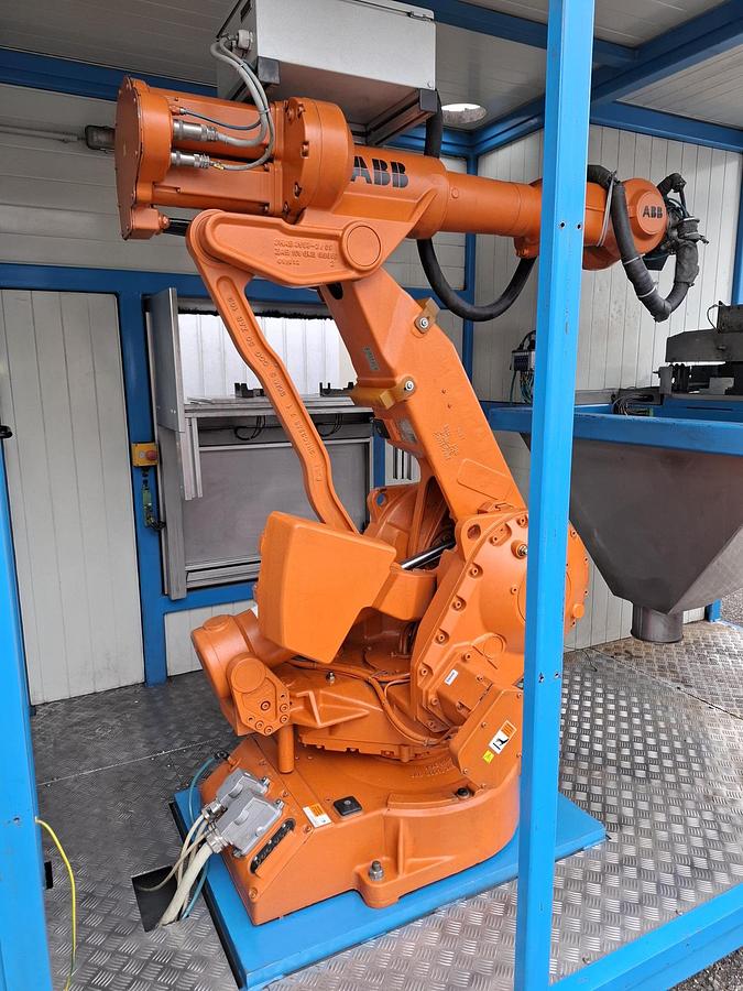 Gebraucht Komplette Bearbeitungszelle mit Roboter und …, RB4400 SC…, ABB, gebraucht