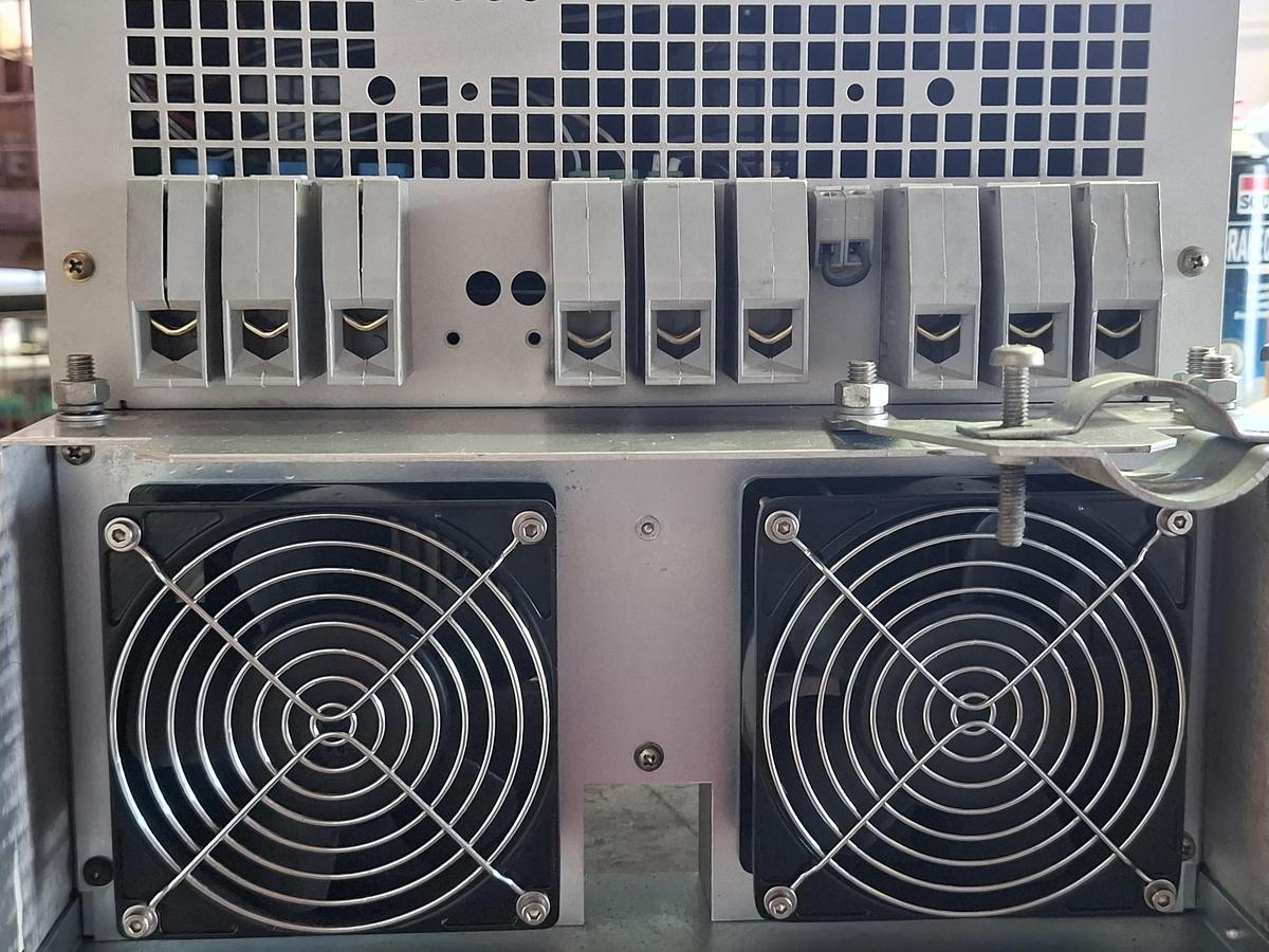 Gebraucht Frequenzumformer F4, 45KW, 21.F4.COR-3420/2 2, KEB, gebraucht