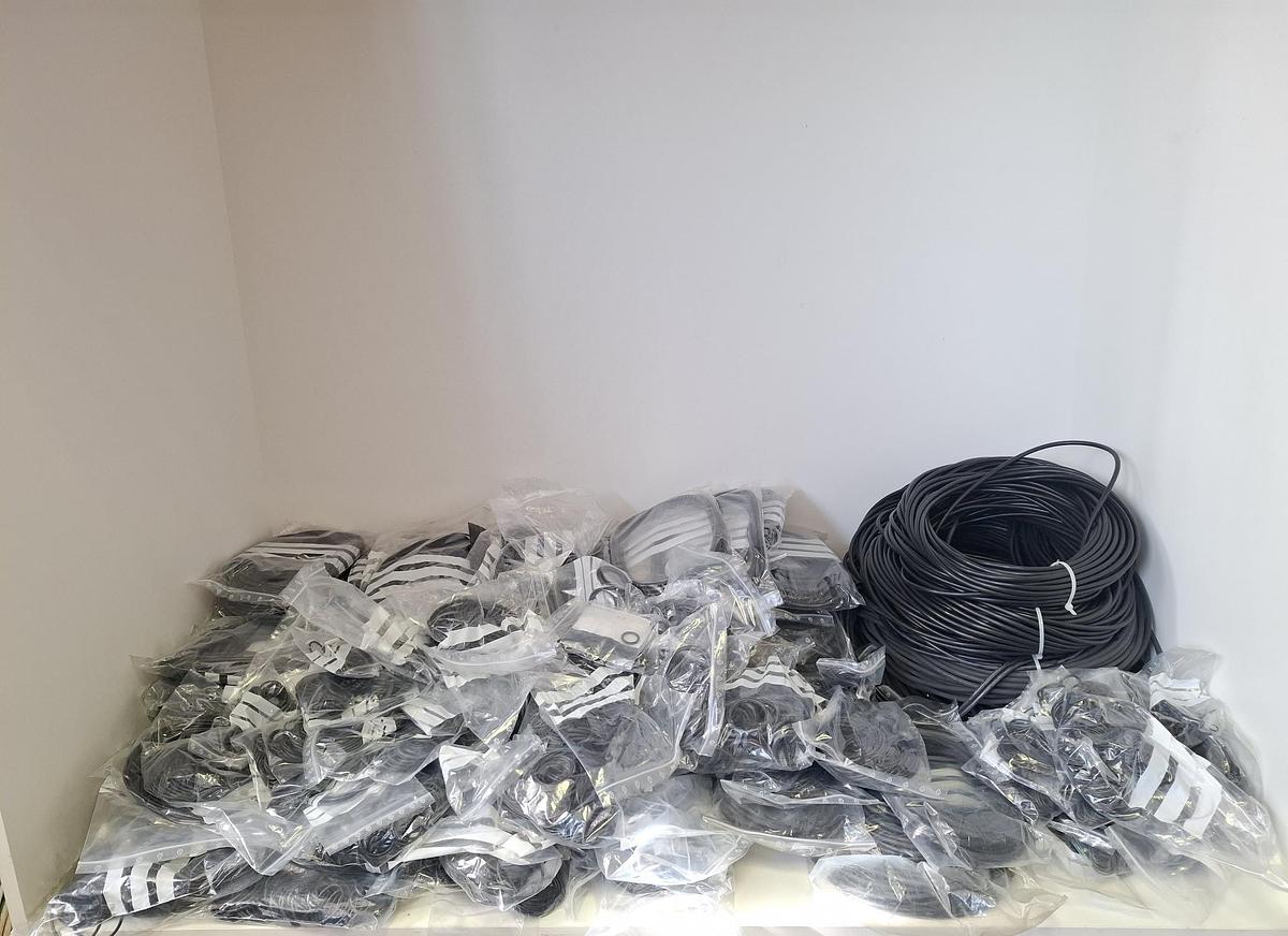 Ca. 100 kg, ca 240 verschiedene Positionen an O Ringen, meist NBR70 , neu