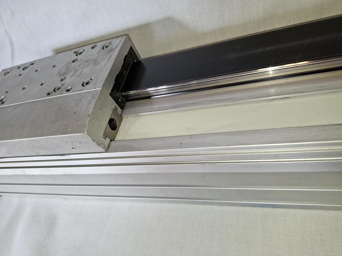 Gebraucht Linearschlitten, Zahnriemenachse, Hub 800, EGC-185-800-TB-KF-0H-CK, 556817, Festo, gebraucht