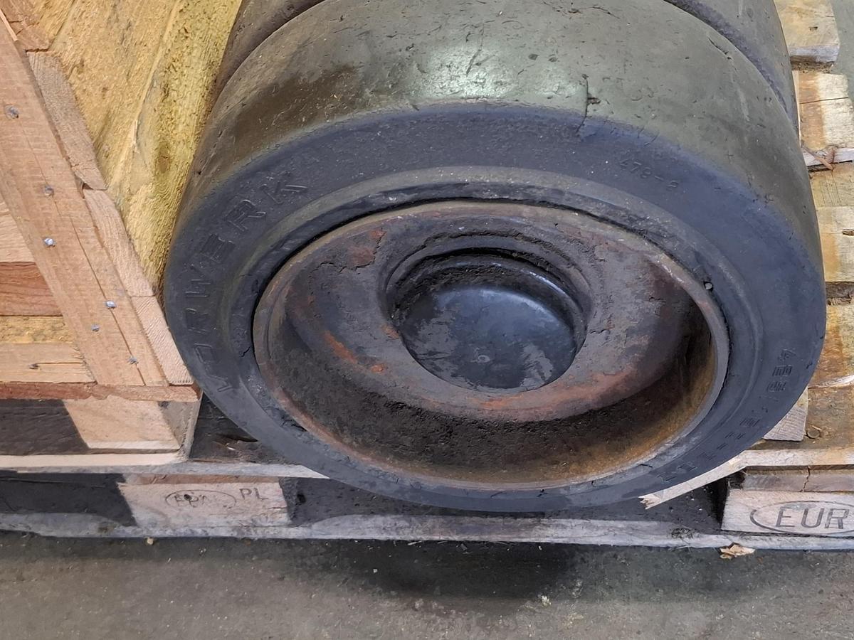 Gebraucht Tiefladerachse mit 2 Zwillingsreifen, 860breit, 425/130-305, , gebraucht