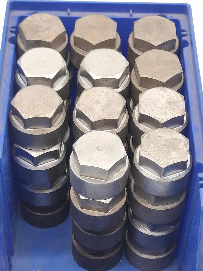 11 Stück hochfeste, dickwandige, geschlossene Muttern für Strahlanlagen, M10, , neu