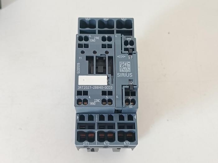 Gebraucht Schütz Sirius + Verbindungsbaustein, 3RT2027-2BB40-0CC0, Siemens, neuwertig -40%
