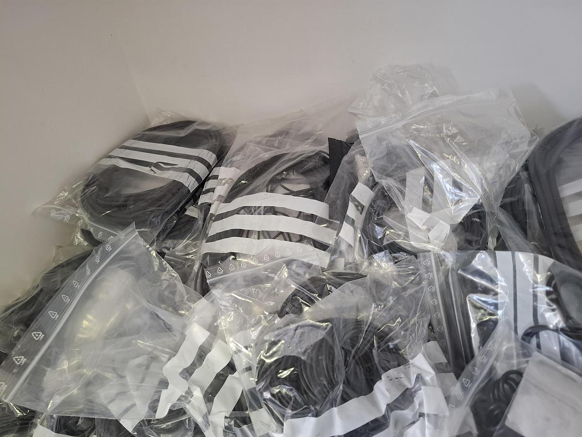 Ca. 100 kg, ca 240 verschiedene Positionen an O Ringen, meist NBR70 , neu