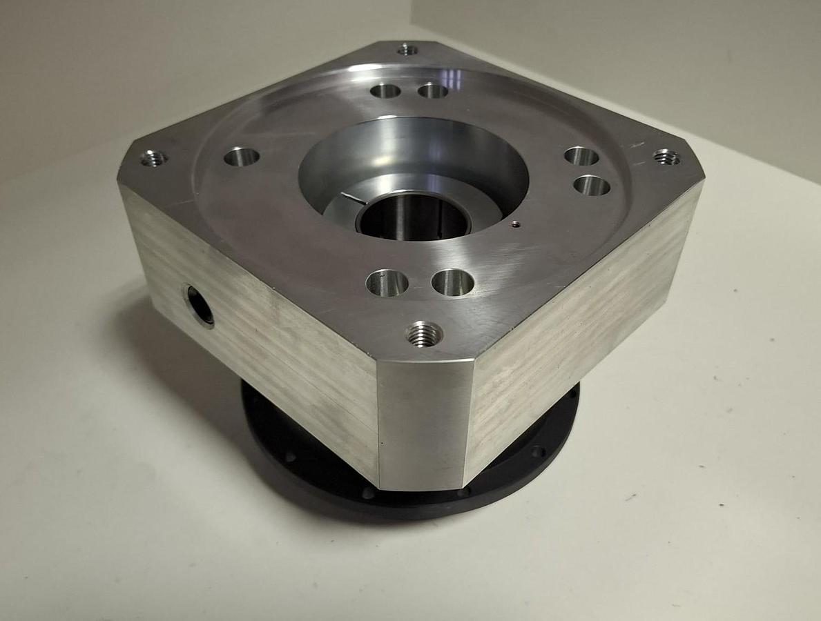 Präzisions-Planetengetriebe, i=8, PLFHP140-008-SSSE3AK-E38, Neugart, neu