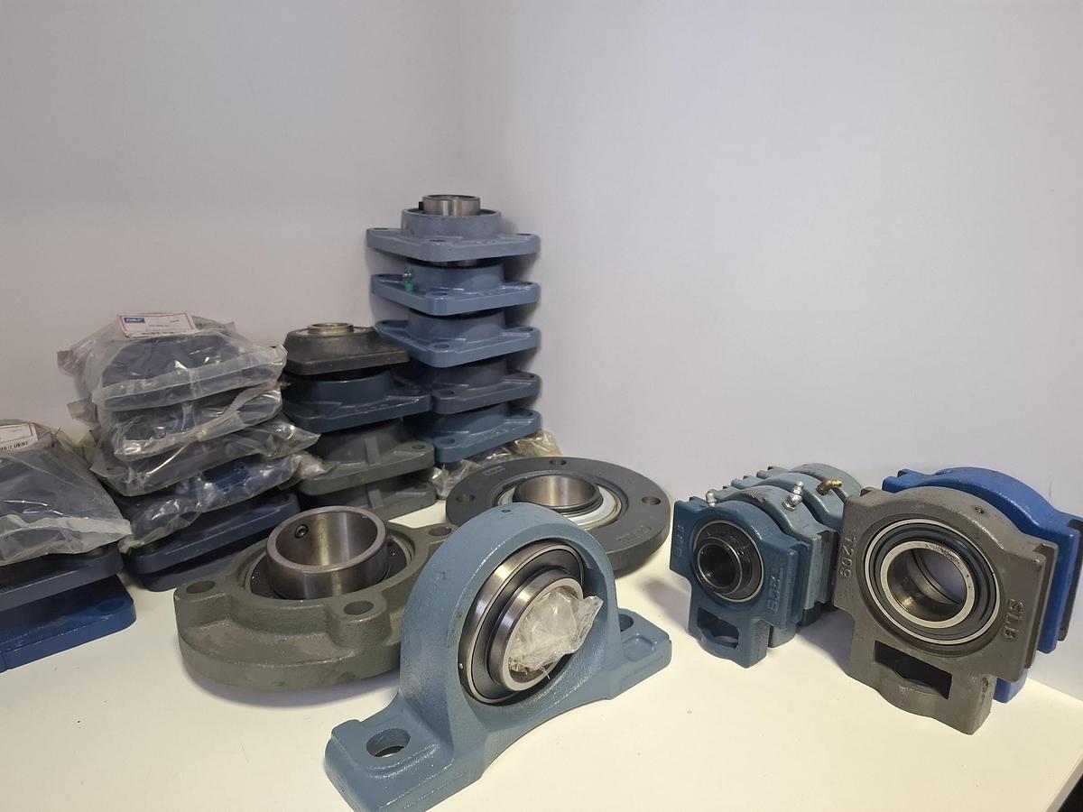 Konvolut 70 Stück Lagergehäuse und Wälzlager, SKF, SNR, INA… , neuwertig