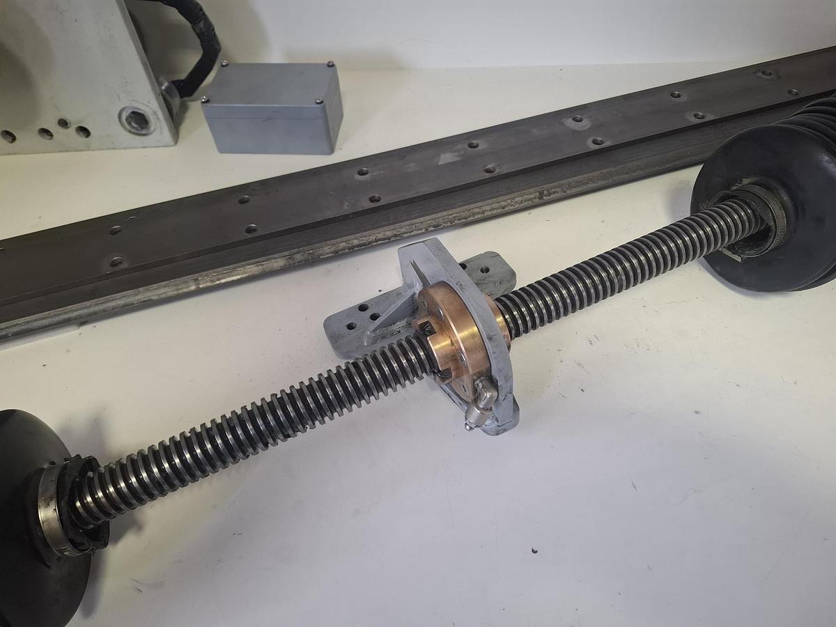 Gebraucht Kompette Lineareinheit, abgebaut, max. Hub 900/1220mm,  gebraucht