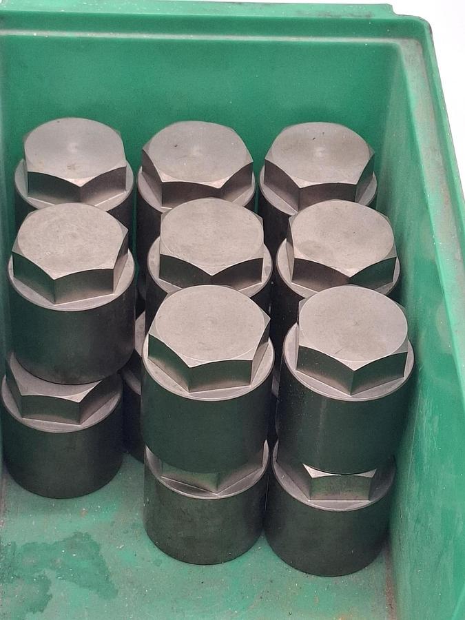 8 Stück hochfeste, dickwandige, geschlossene Muttern für Strahlanlagen, M20 , neu