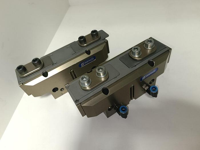 Used Pneumatic parallel gripper, 2 finger grippers, PGN+ 160-1, Sch...