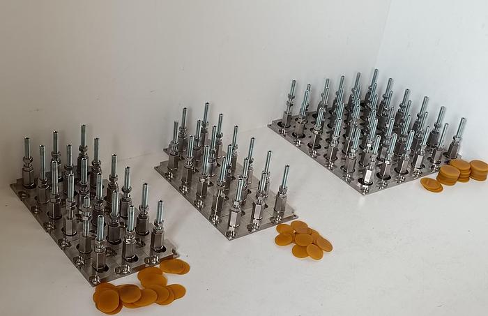 Gebraucht 6 Stück Edelstahl Teileabstützung/Halterung, 45x45x10x100mm, KMS, neuwertig -80%