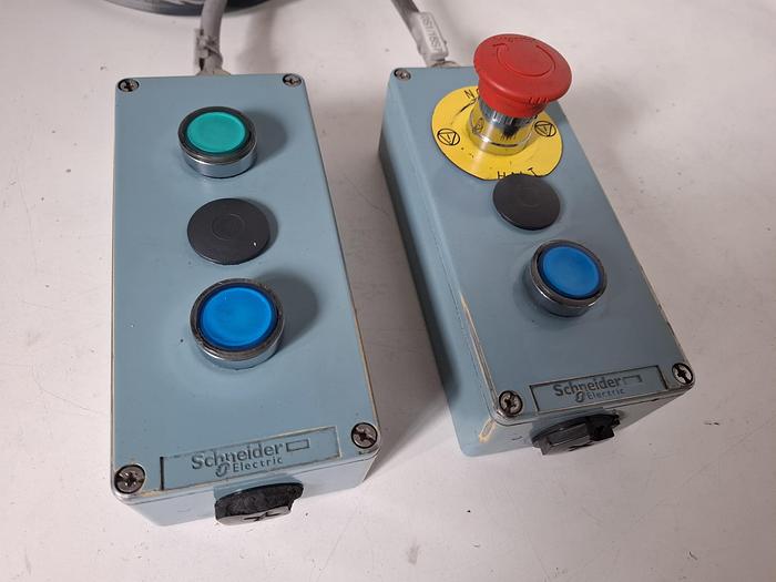 Gebraucht 2 Stück massive Maschinenschalter mit Taster 24V  Schneider, gebraucht