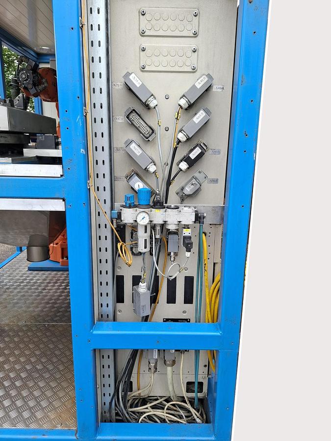 Gebraucht Komplette Bearbeitungszelle mit Roboter und …, RB4400 SC…, ABB, gebraucht