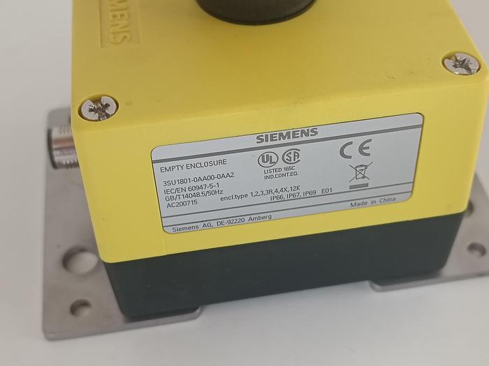 Gebraucht 3 Stück Not-Aus-Schalter 3SU1, 3SU1801-0AA00-0AA2, Siemens, neu -40%
