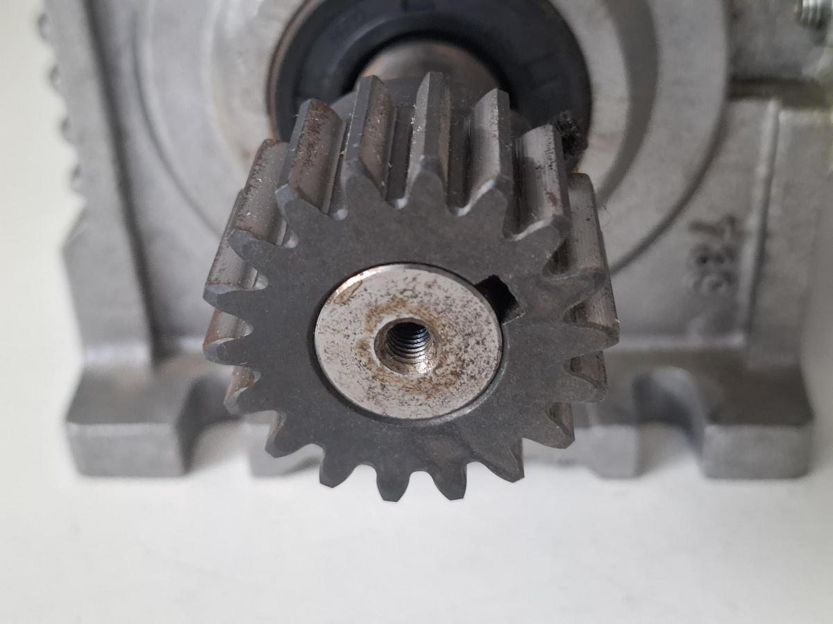 Gebraucht Winkelgetriebemotor, 2800/280/min, I=10:1, 0,55KW, 220/380V, S 40 N, Langguth, gebraucht