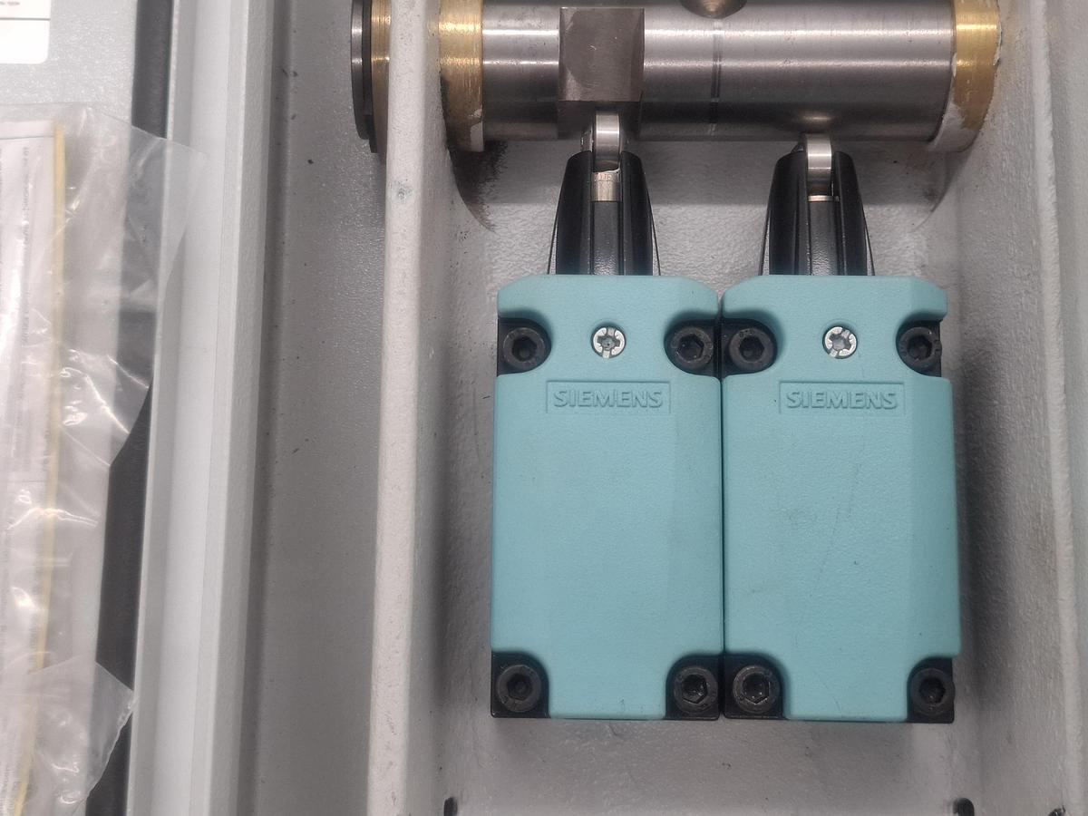 Mechanische 2 Kreis Schaltung, Schaltwelle mit Positionsschalter, Rittal, neu