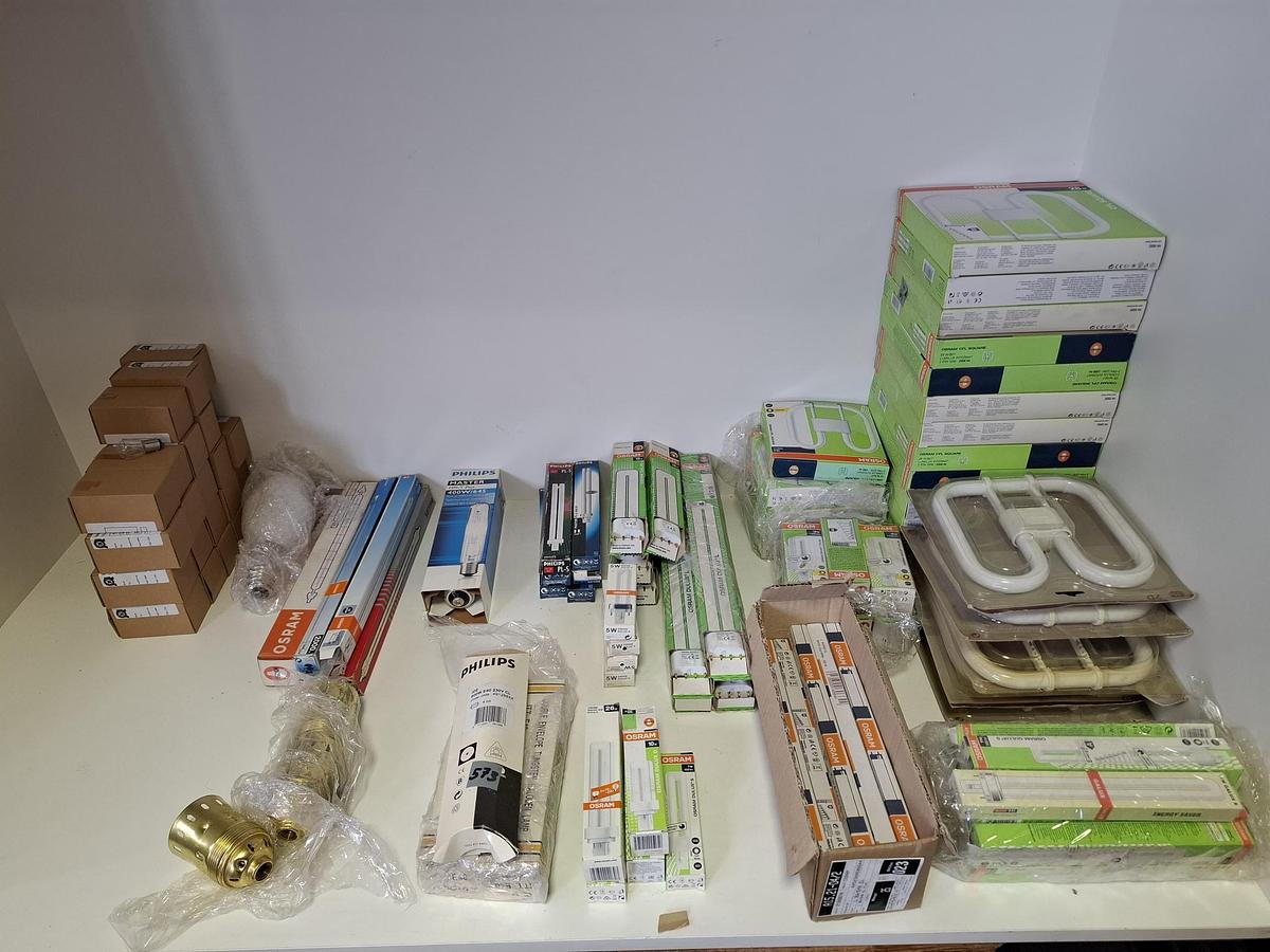 18 Stück Kompaktleuchtstofflampen, CFL Square 28W, 2 Pin, Osram, neu