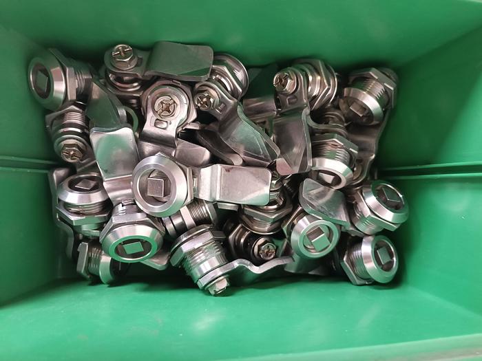 Gebraucht 4 Stück Edelstahl Schaltschrankschloss mit Vierkant,  , neuwertig -60%