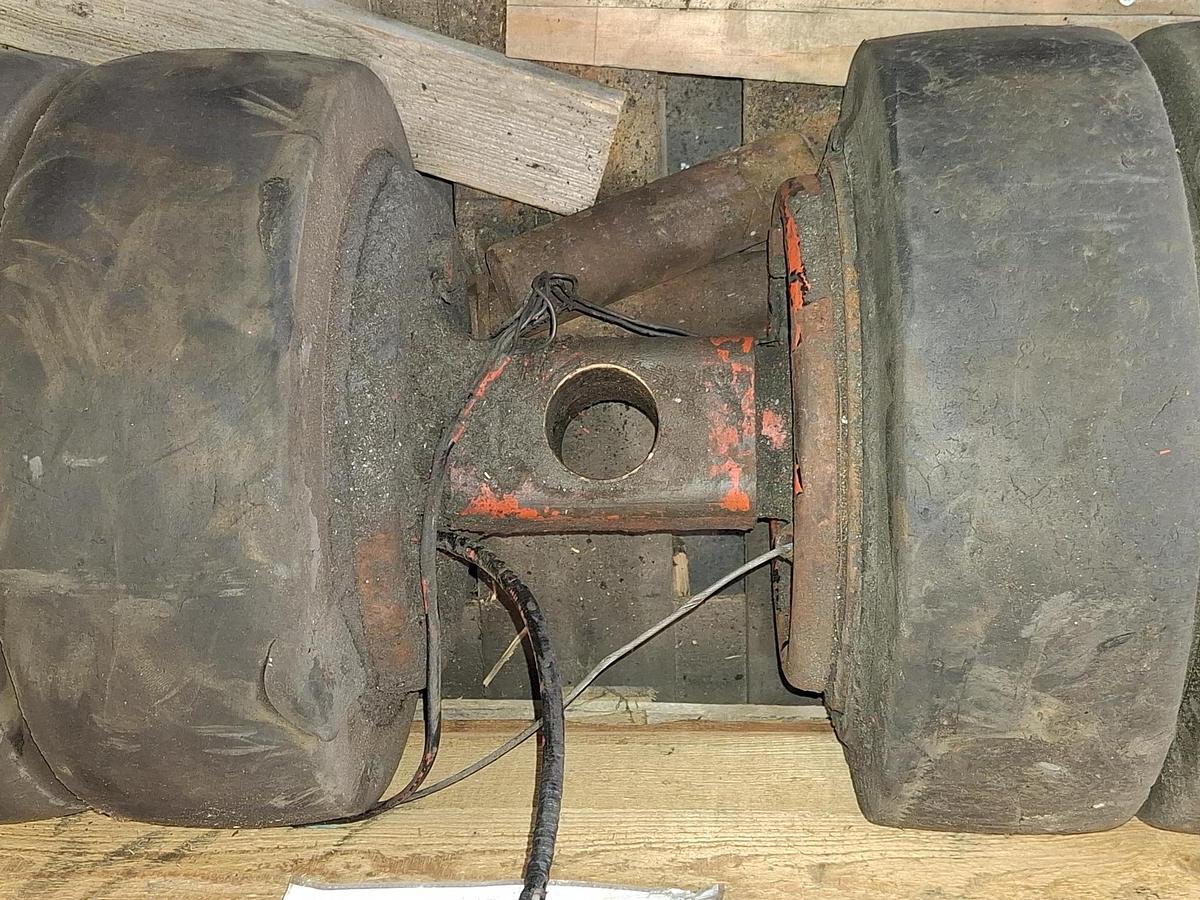 Gebraucht Tiefladerachse mit 2 Zwillingsreifen, 860breit, 425/130-305, , gebraucht