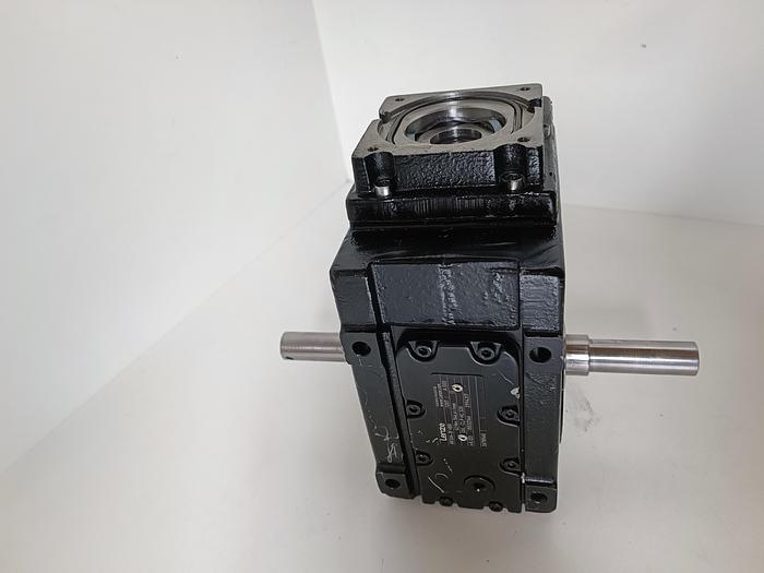 Gebraucht Getriebe zu Lenze Servomotor, GKS04-3F HBR, I=5,12, 62Nm, Lenze, gebraucht-Top