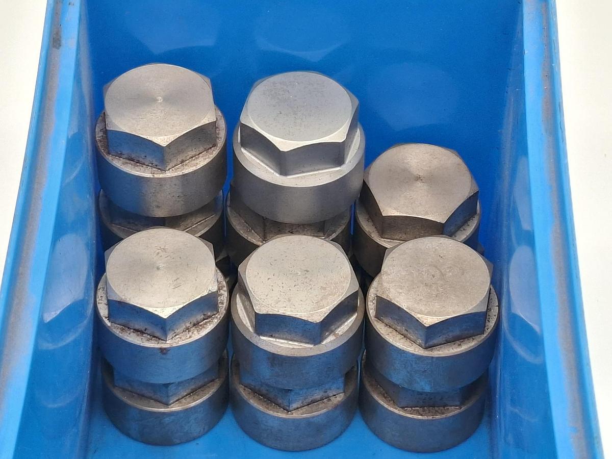 14 Stück hochfeste, dickwandige, geschlossene Muttern für Strahlanlagen, M12 , neu