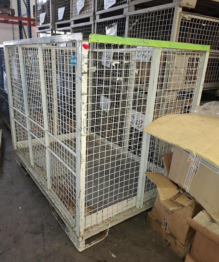 Gebraucht Große Sonder Gitterboxen, stapelfähig, 180x120x150cmm,  , gebraucht