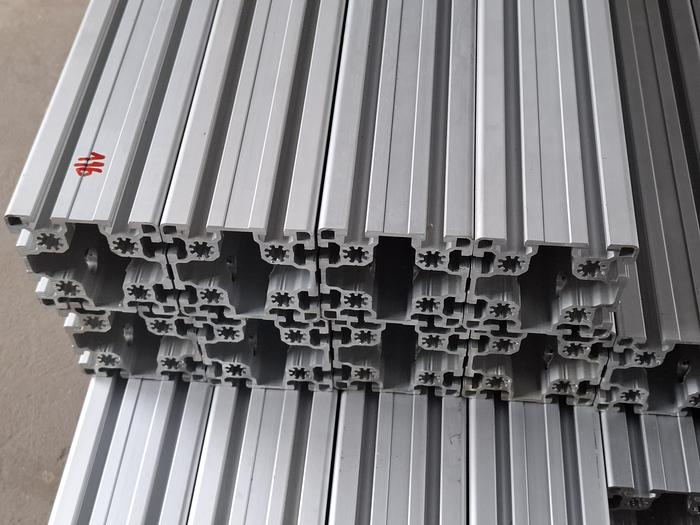 Gebraucht Aluminiumprofil, 50m, nur € 25/m, 90x90 L B Typ Nut 10 leicht, , gebraucht-Top