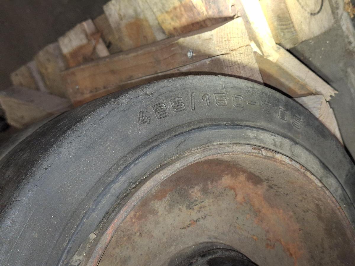 Gebraucht Tiefladerachse mit 2 Zwillingsreifen, 860breit, 425/130-305, , gebraucht