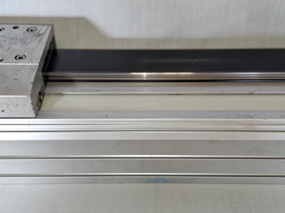 Gebraucht Linearschlitten, Zahnriemenachse, Hub 800, EGC-185-800-TB-KF-0H-CK, 556817, Festo, gebraucht
