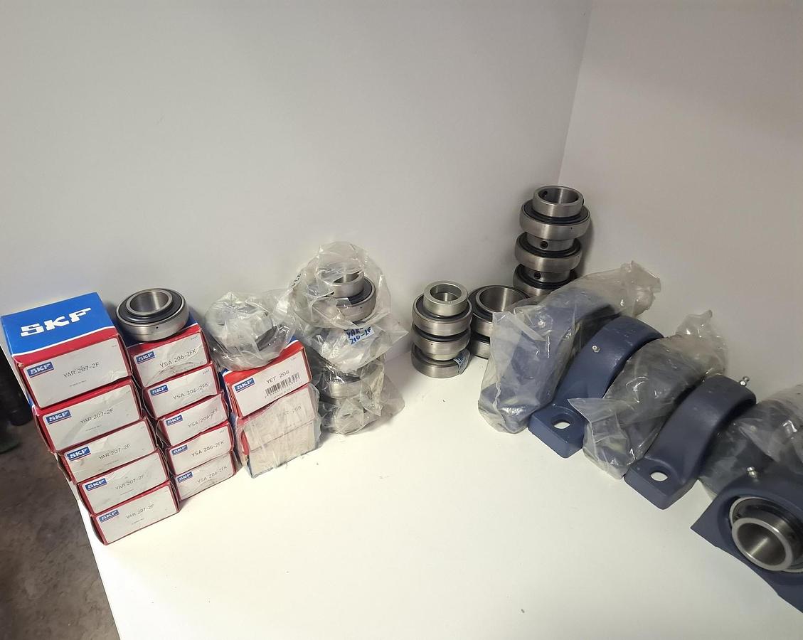 Konvolut 70 Stück Lagergehäuse und Wälzlager, SKF, SNR, INA… , neuwertig
