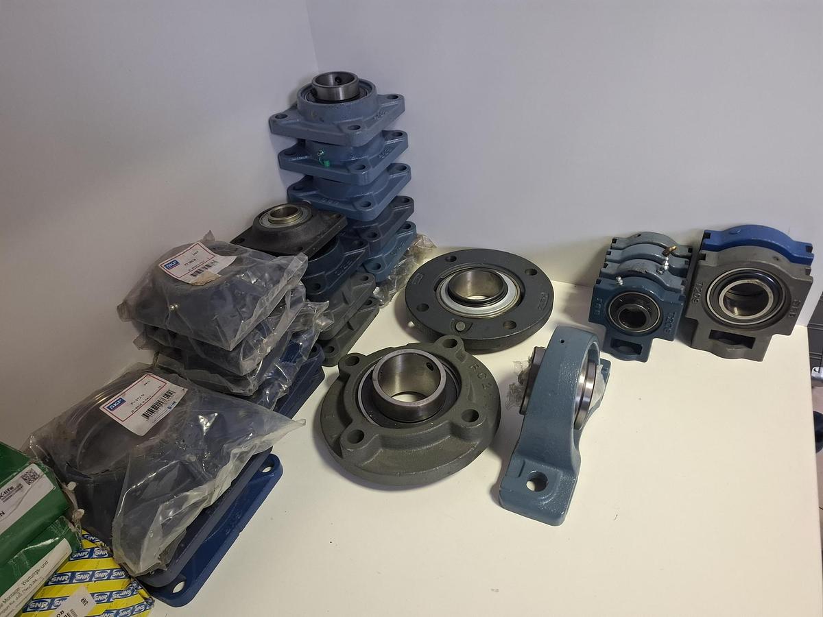 Konvolut 70 Stück Lagergehäuse und Wälzlager, SKF, SNR, INA… , neuwertig