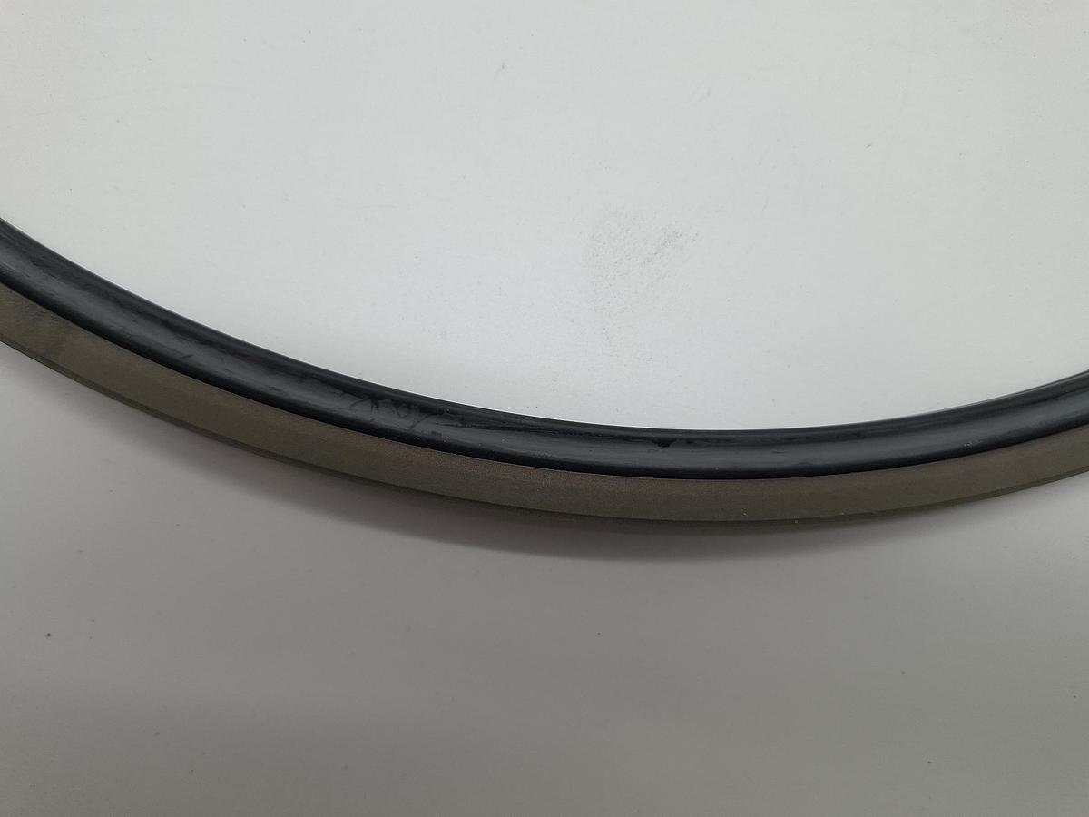 Kolbendichtung für d390mm,  365,5/390x8,1, PT0803900-T46, Trelleborg, neuwertig -60%