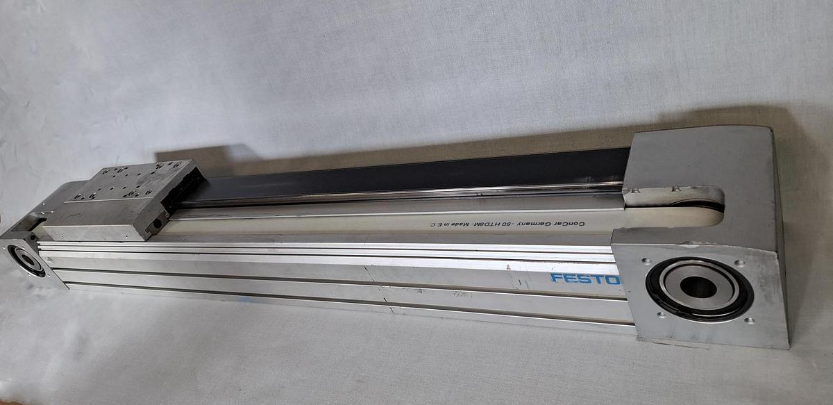 Gebraucht Linearschlitten, Zahnriemenachse, Hub 800, EGC-185-800-TB-KF-0H-CK, 556817, Festo, gebraucht