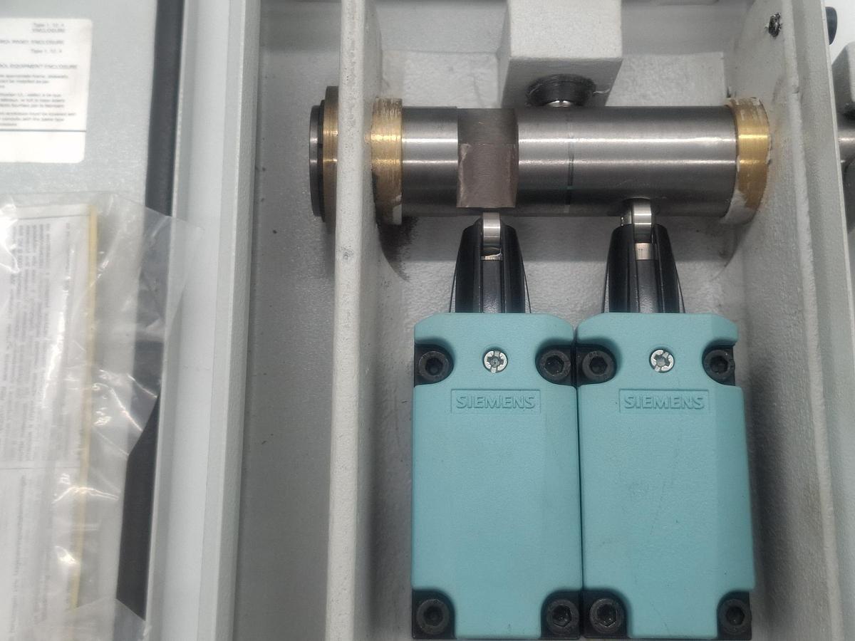 Mechanische 2 Kreis Schaltung, Schaltwelle mit Positionsschalter, Rittal, neu