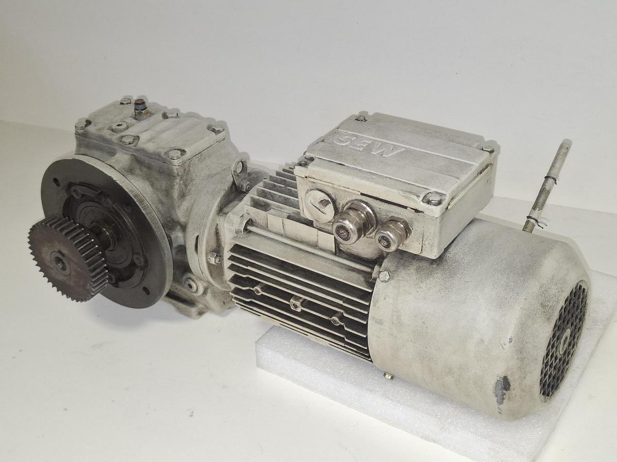 Gebraucht Getriebemotor, 126 rpm, SF47 DT80K4/BMG/HR/TF, SEW, gebraucht-Funktionszusicherung