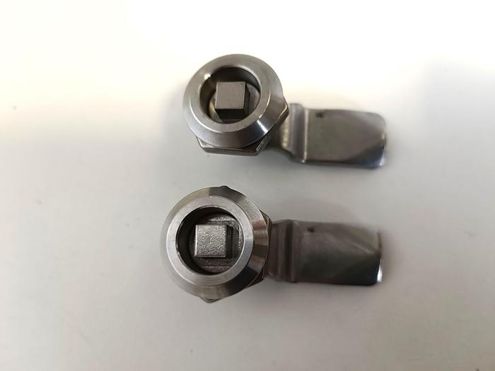 Gebraucht 4 Stück Edelstahl Schaltschrankschloss mit Vierkant,  , neuwertig -60%