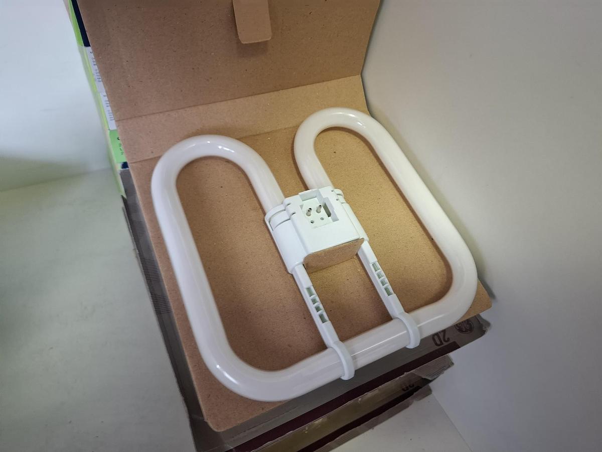 18 Stück Kompaktleuchtstofflampen, CFL Square 28W, 2 Pin, Osram, neu