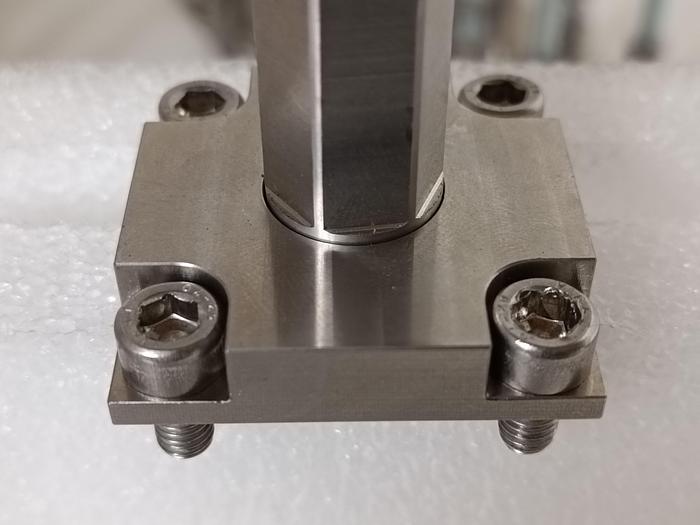 Gebraucht 6 Stück Edelstahl Teileabstützung/Halterung, 45x45x10x100mm, KMS, neuwertig -80%