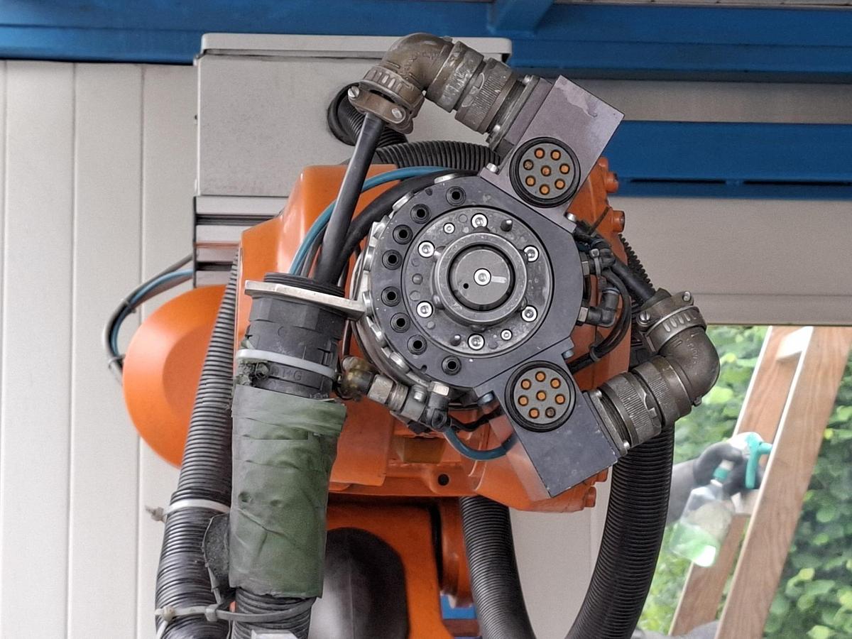 Gebraucht Komplette Bearbeitungszelle mit Roboter und …, RB4400 SC…, ABB, gebraucht