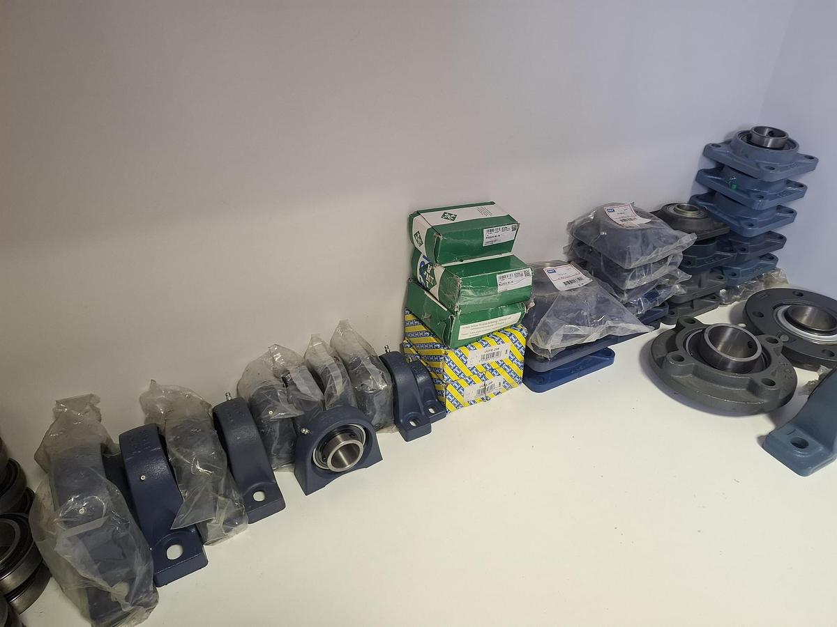 Konvolut 70 Stück Lagergehäuse und Wälzlager, SKF, SNR, INA… , neuwertig