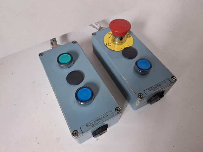 Gebraucht 2 Stück massive Maschinenschalter mit Taster 24V  Schneider, gebraucht