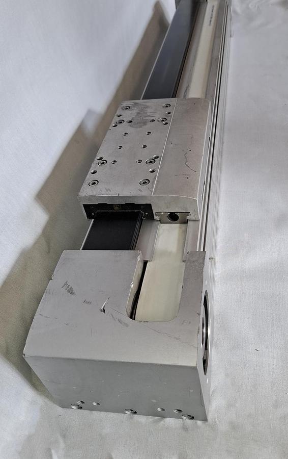 Gebraucht Linearschlitten, Zahnriemenachse, Hub 800, EGC-185-800-TB-KF-0H-CK, 556817, Festo, gebraucht
