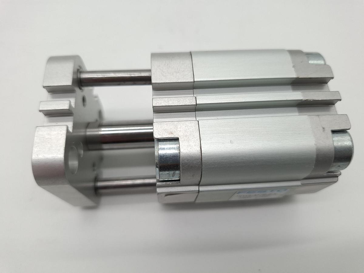 2 Stück Kompaktzylinder, Hub 20mm, ADVUL-32-20-P-A, 156877, Festo, neu