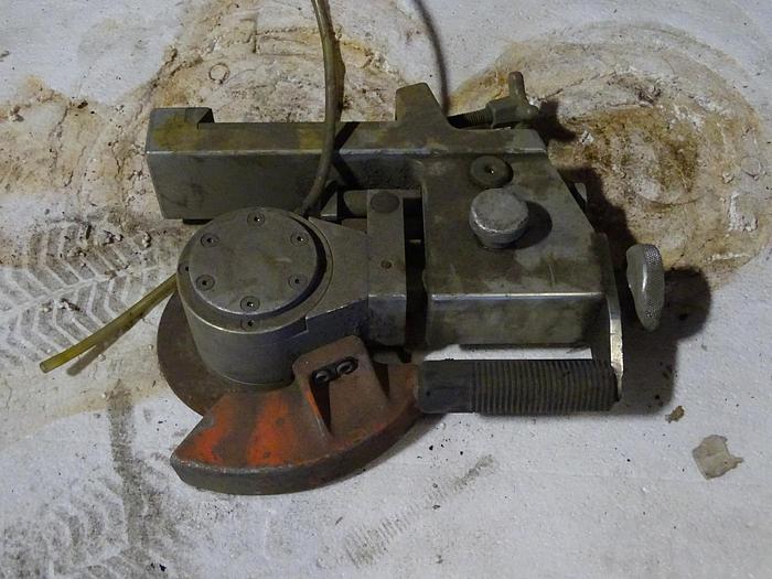 Used MANUAL SLITTING AIR KNIVES WITH HOLDERS (8 AVAILABLE)