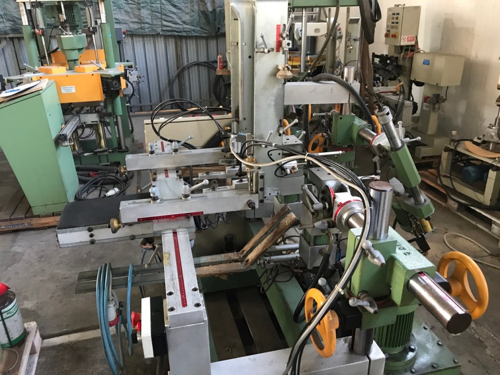 Usato Zigrinatrice doppia con foratrice, marca Camam