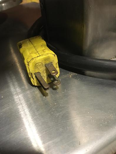 Used GROEN TDB/7-20 ELEC. TILTING STEAM KETTLE LAB MIXER TWIN AGITATION CAPABLE on STAINLESS STEEL STAND w/ PULL OUT PERFORATED POURING SHELF !