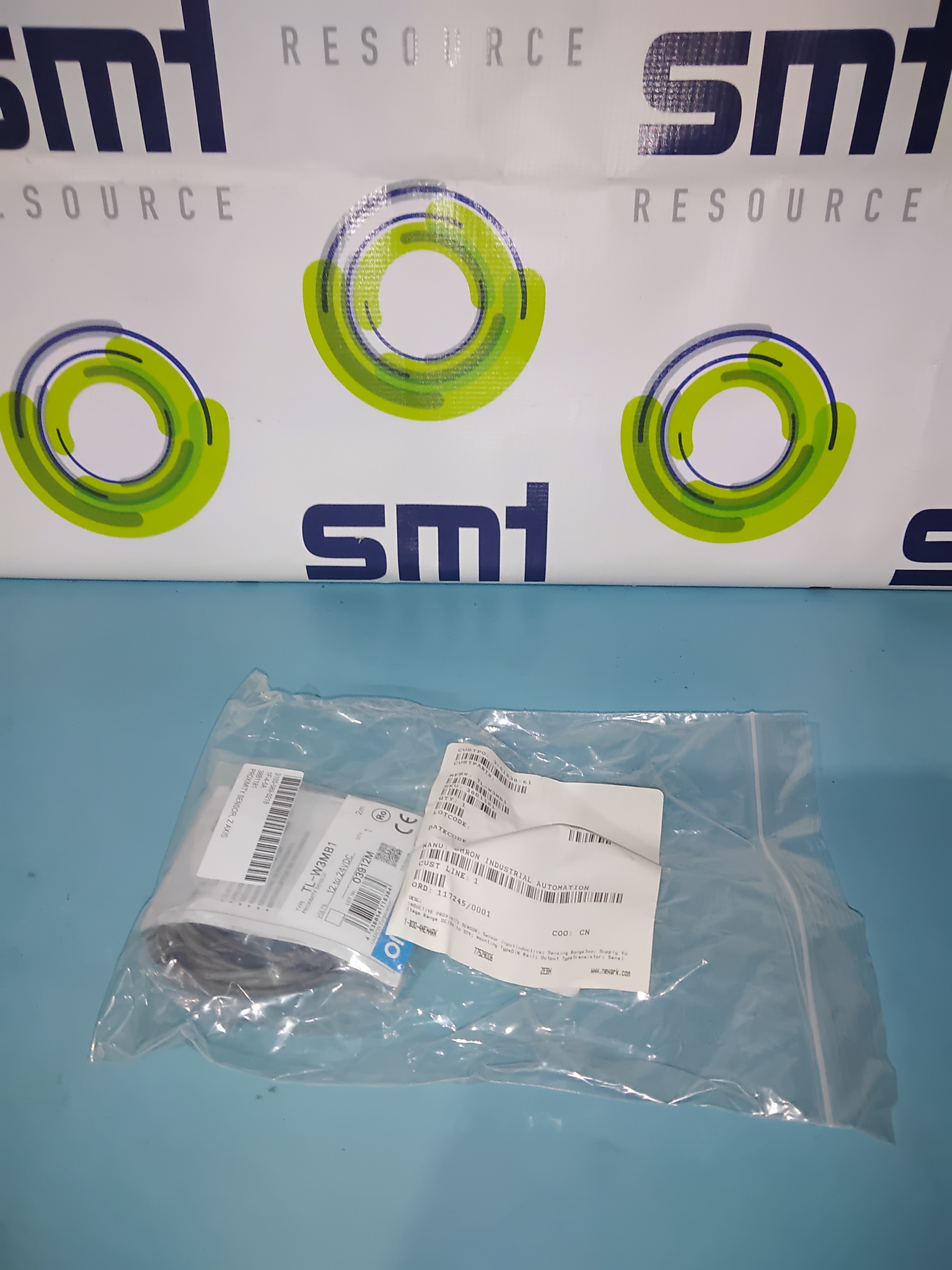 OMRON Z Axis Proximity Sensor TL-W3MB1