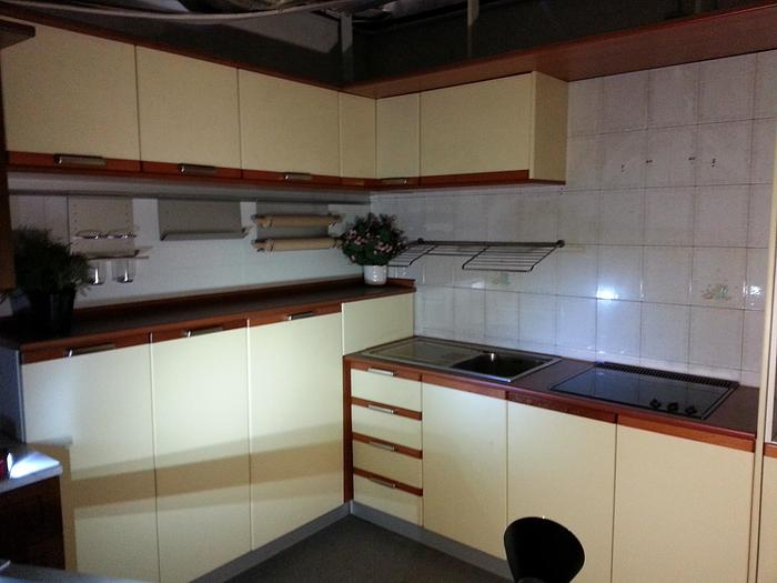 Usato Stock Cucine complete nuove da esposizione artigianale, vari modelli e misure