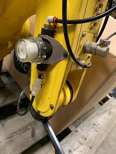 Used FANUC LR MATE 200iD 6 AXIS CNC ROBOT WITH R30iB MATE CONTROLLER