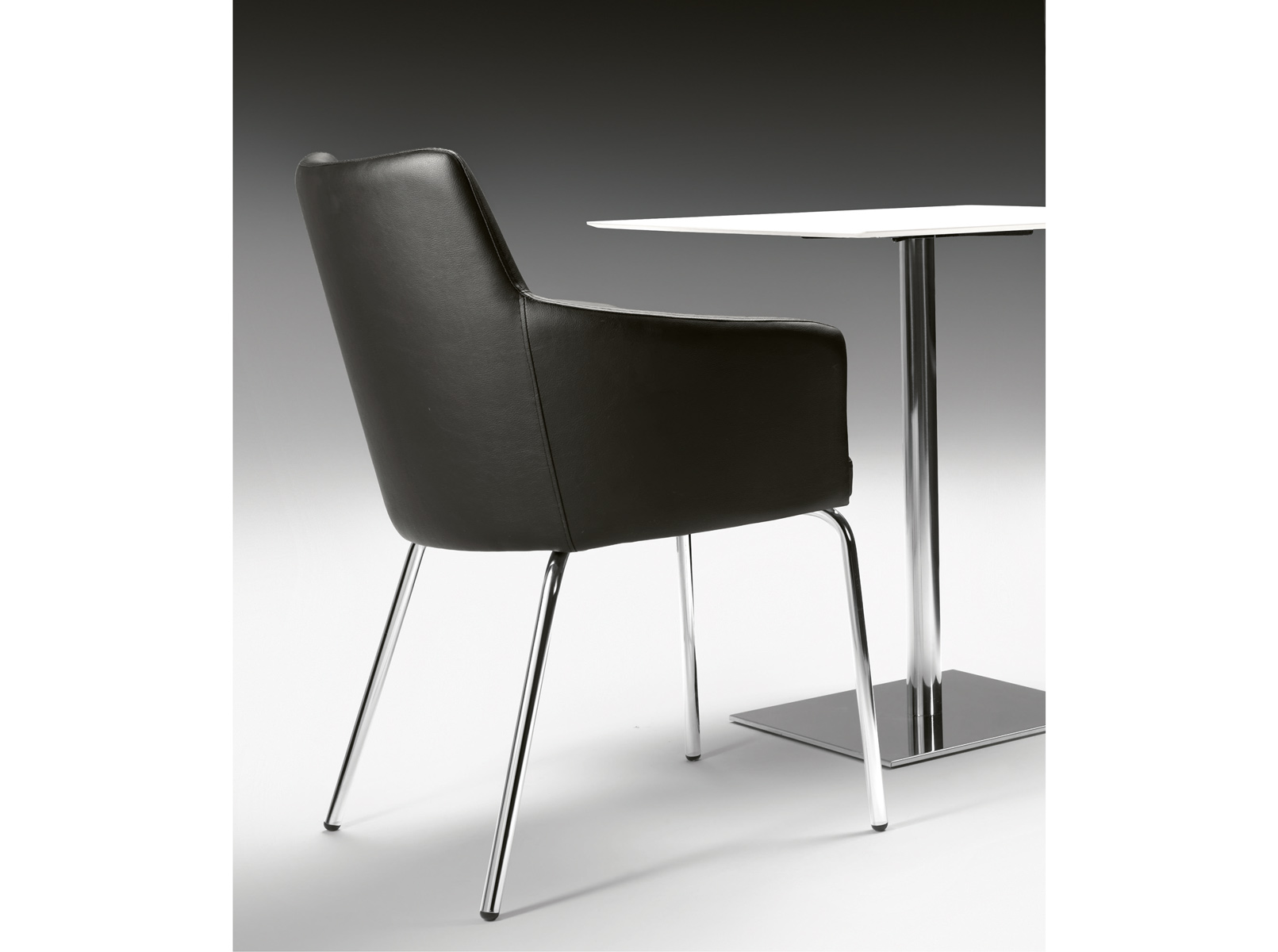 MARKA ARMCHAIR